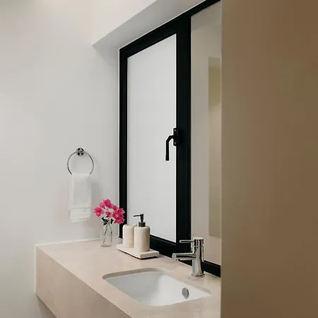 Apartman Number 73 *
