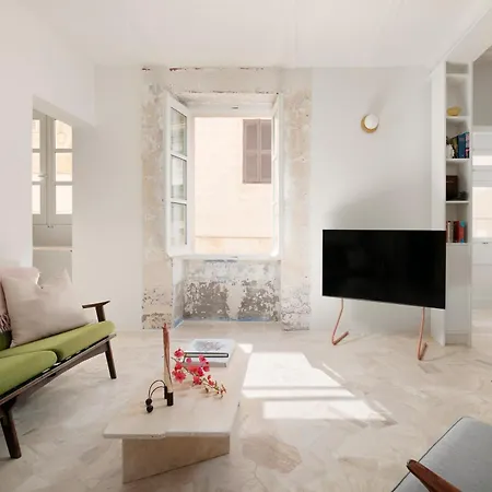 Number 73 Apartment *